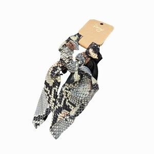Berry NWT Patterned Hair Scrunchie Set
